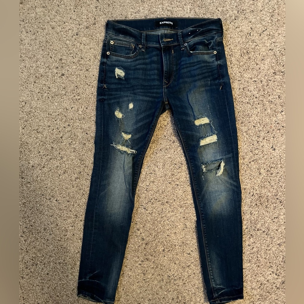 Express distressed jeans size 4 short! Barely worn